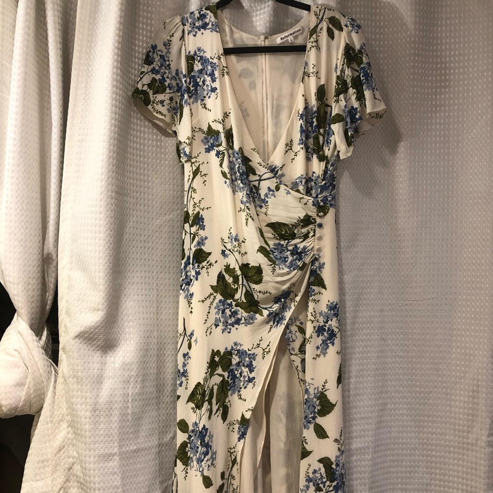 Reformation romantic deep V neck and high leg slit dress, size 8
